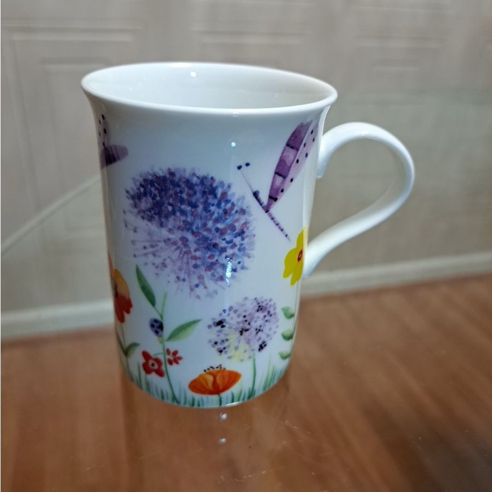 - Brand New Beutiful Multicolor Floral Stechcol Mug .